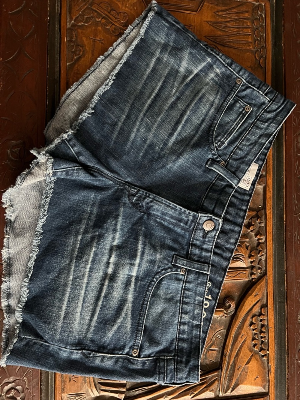 GAP Medium Blue Denim Cutoff Shorts - Picture 2 of 5
